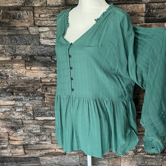 Knox Rose Green Buttoned Peplum Tunic - Picture 4 of 13